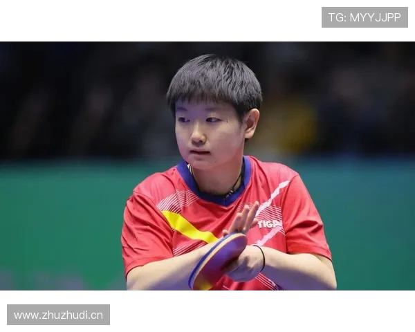 孙颖莎球场像战士，街拍像精致小姐，随手一个配饰就把我的工资打回原形